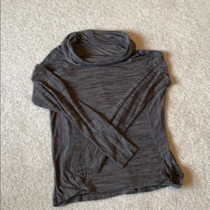 Long-sleeved workout tee
